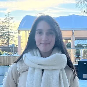 Headshot of Abi Dixon