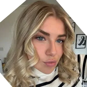 Headshot of Nicole  Brown