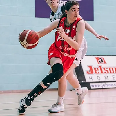 Hannah Robb bouncing a basketball
