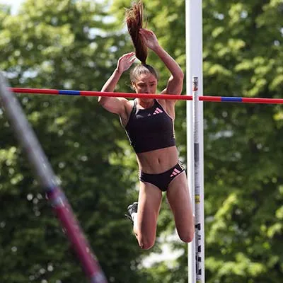 Imogen Ayris pole vaulting