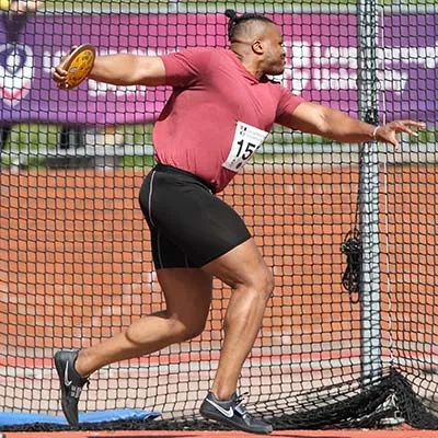 Lawrence Okoye throwing a discus