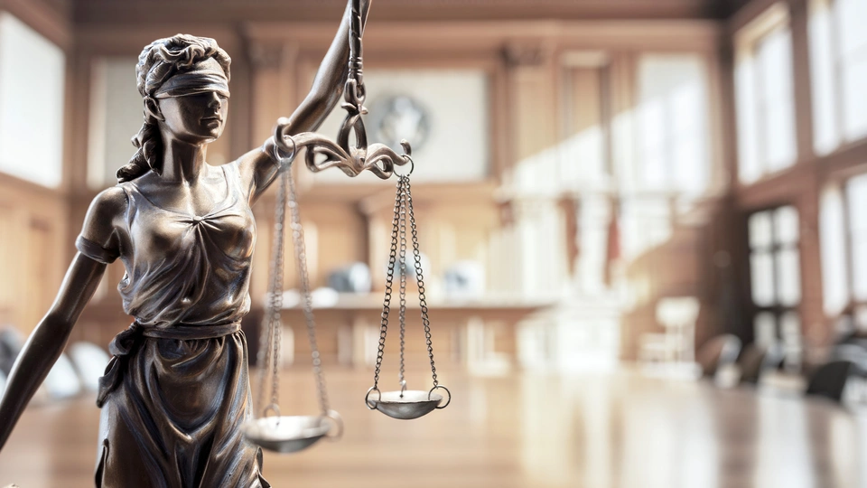 lady justice law statue