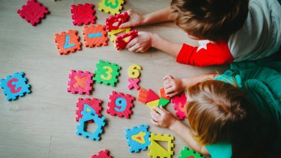 kids playing on mat with numbers.