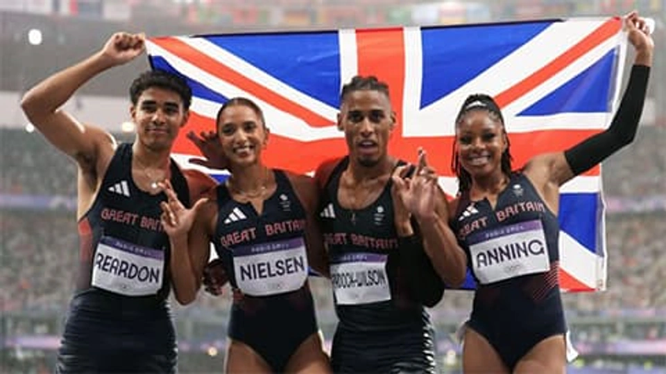 Four runners with Great Britain flag