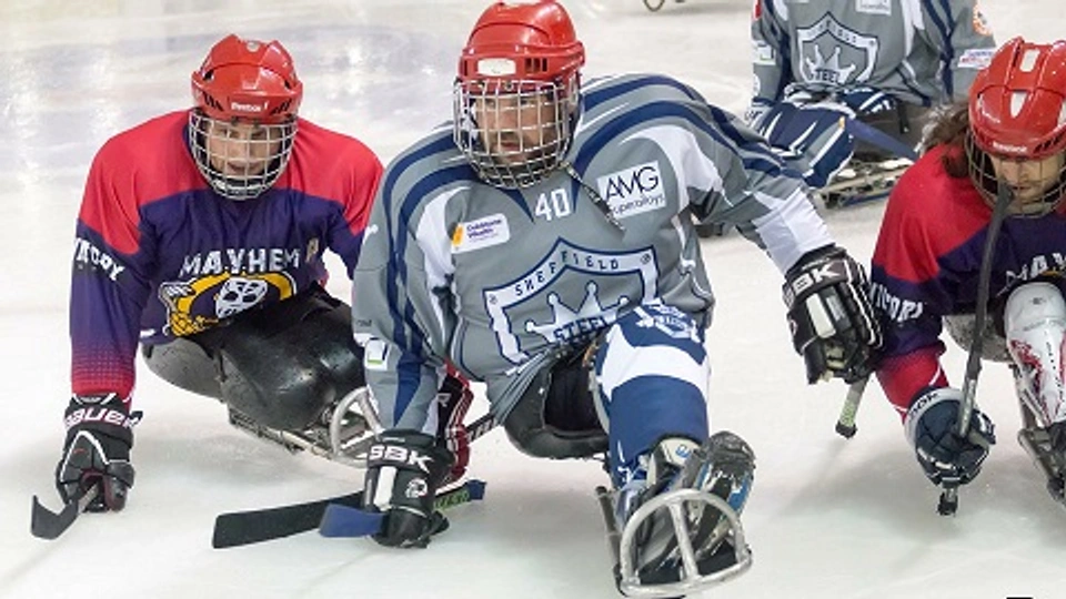 A picture of Mark Briggs playing ice hockey for Sheffield Steelkings