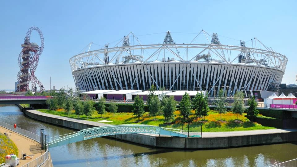 the london stadium from the outside