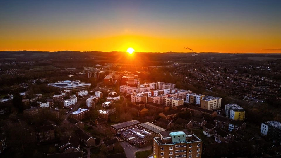 Sunset over �������� University campus.