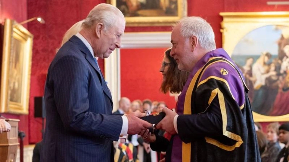 kng charles presents nick jennings with a medal