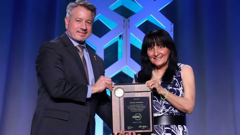 Professor Mahroo Eftekhari is presented with her Fellowship by ASHRAE President Bill McQuade